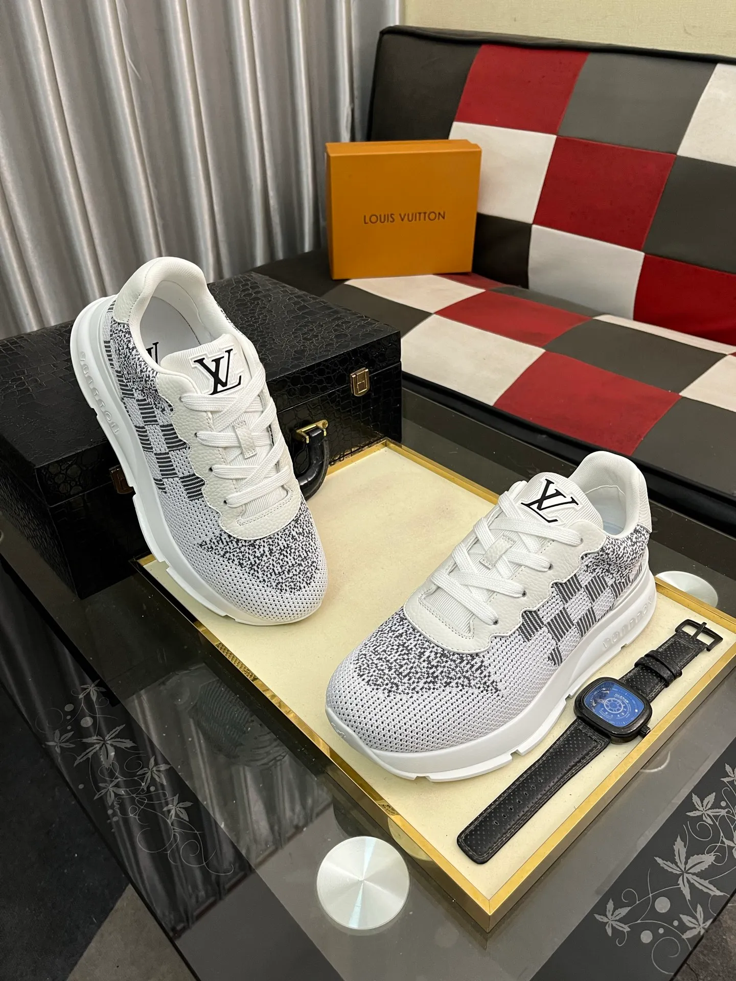 Men's Men's Shoes 💰640⌚️⌚️LV TARINE Louis Vuitton L Family Donkey Brand Casual Sports Shoes Skateboard Shoes Original purchase, development and production This LV Trainer sneaker is made of cow leather to create a complex upper, which requires several hours of ingenious sewing to complete. Inkjet printing renders a unique retro effect, and the classic configuration is from the hands of Virgil Abloh, showing the inspiration of retro basketball shoes. Exquisite packaging at the delivery counter🛍📦 ▪️Fabrics: Original customized first-layer cowhide ▪️Inner lining: Original customized breathable mesh ▪️Outsole: Original molded two-color TPU combination outsole ▪️Size: 38-44